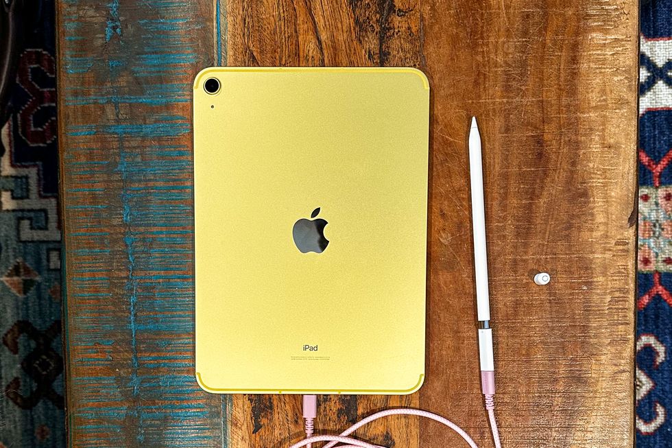 yellow apple ipad 10th generation charges apple pencil