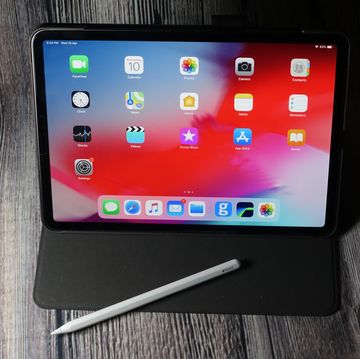 apple ipad pro with magic keyboard and apple pencil