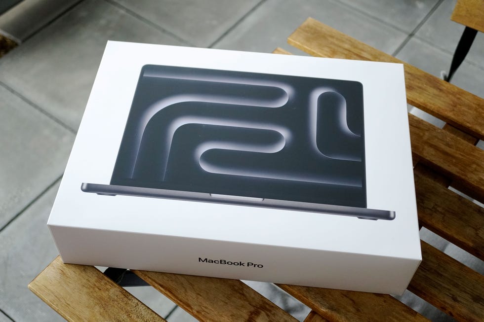 packaging of the m4 macbook pro