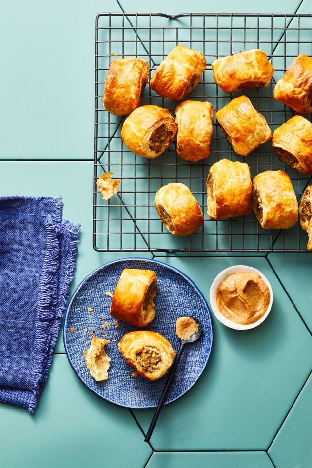 apple sausage rolls on a metal rack with mustard