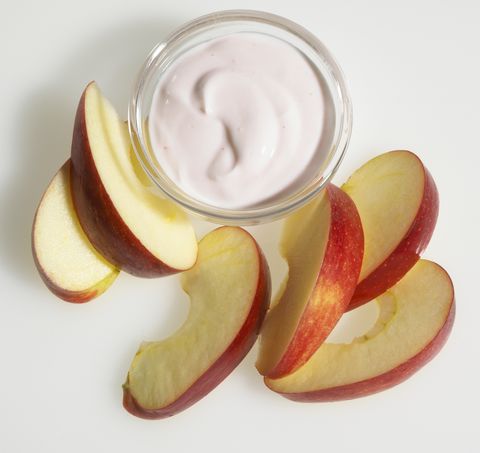 apple slices with pot of yoghurt