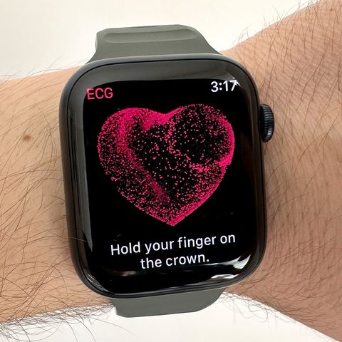 ecg heart sensor feature on the apple watch series 8