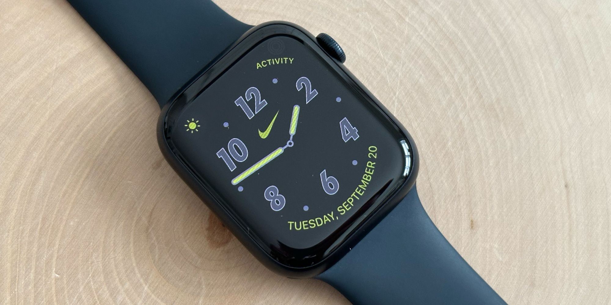 HOT大人気Apple Watch series 8 GPS 41mm スターライト Apple Watch本体