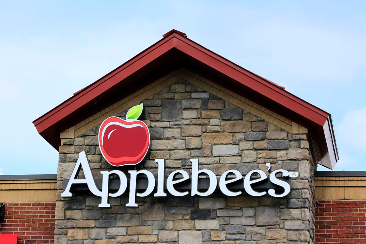 preview for Julia Tries The Most Popular Menu Items At Applebee's