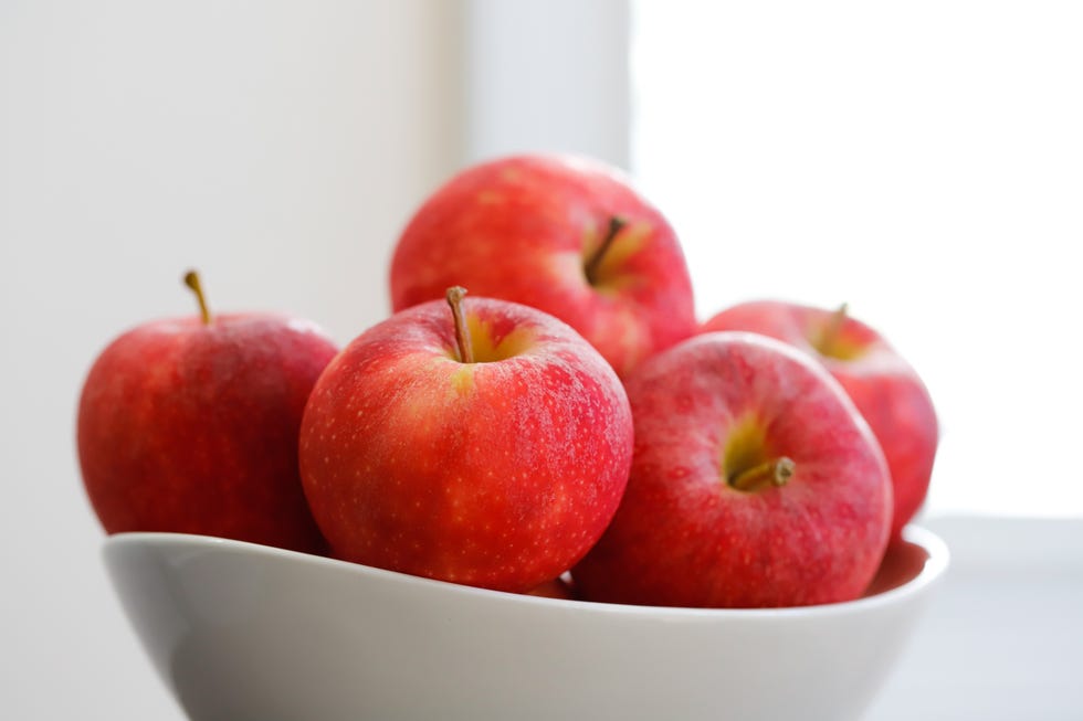 apples on a bowl