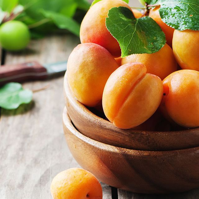 Apricot vs. Dried fruit — In-Depth Nutrition Comparison