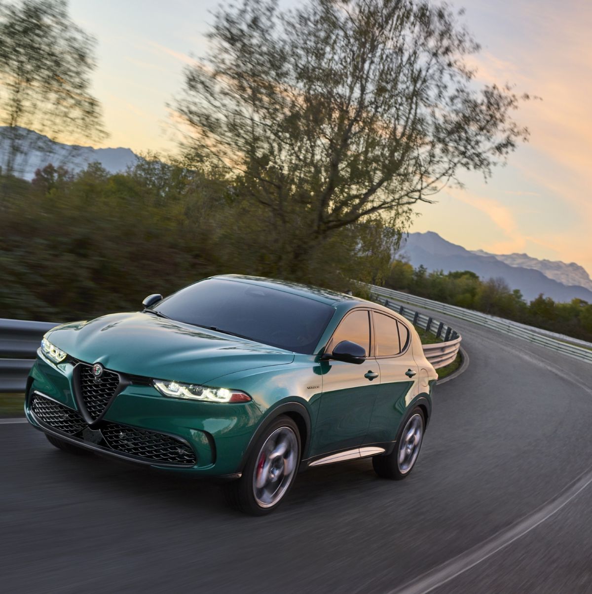 Can Alfa Romeo's Tonale Thrive in a Sea of Crossovers?