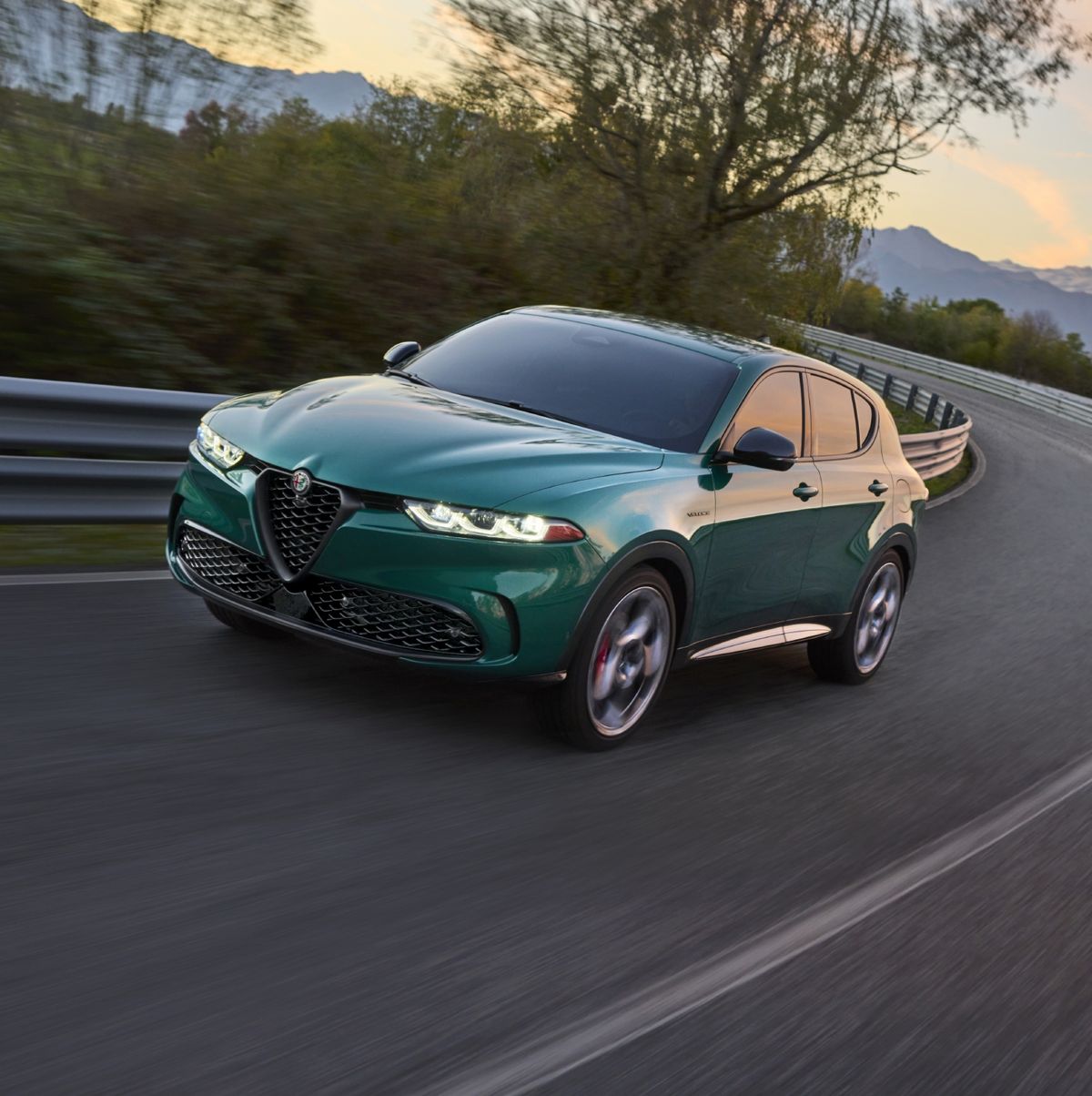 Can Alfa Romeo's Tonale Thrive in a Sea of Crossovers?