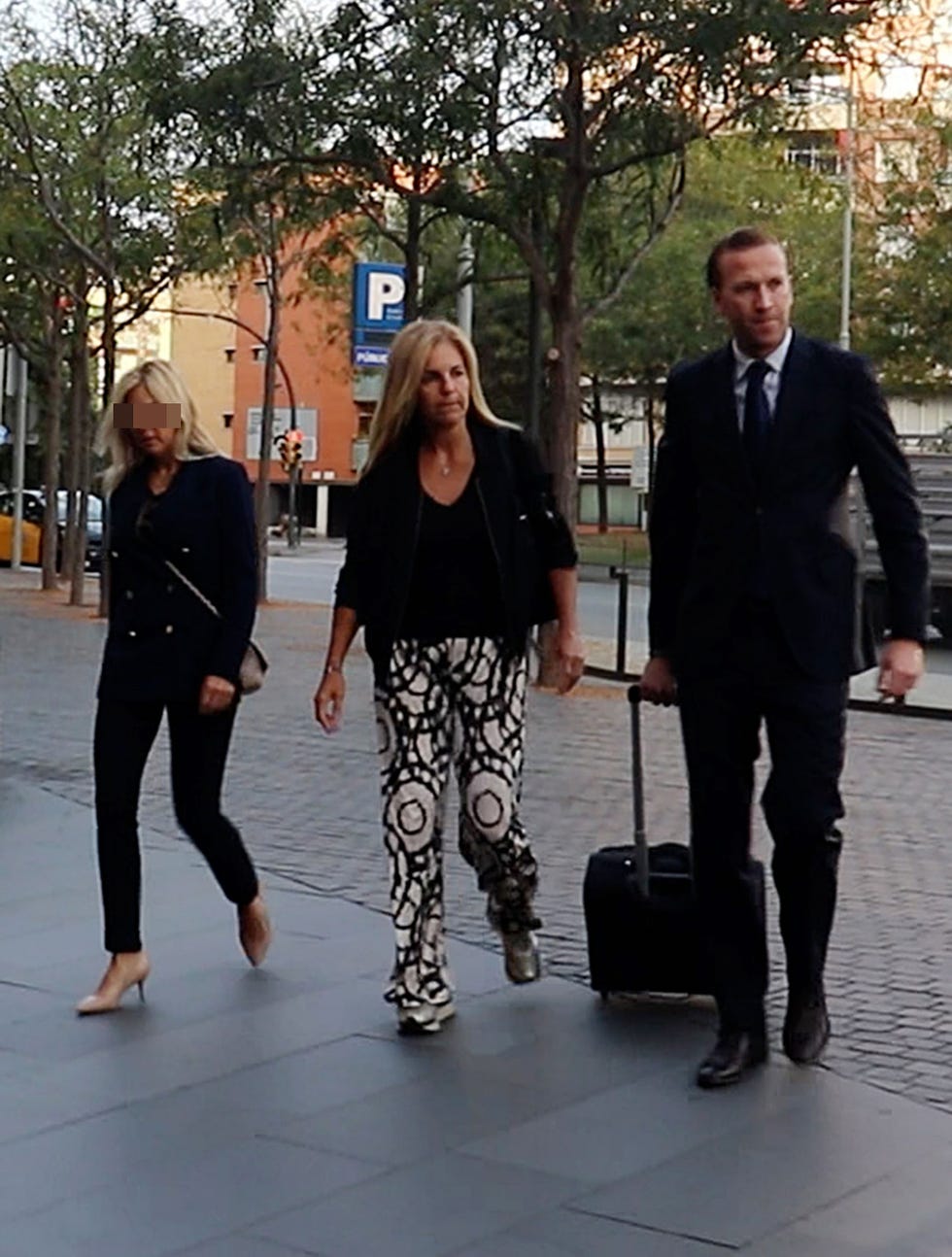 arantxa sanchez vicario con su abogado a la llegada a los juzgados de barcelona