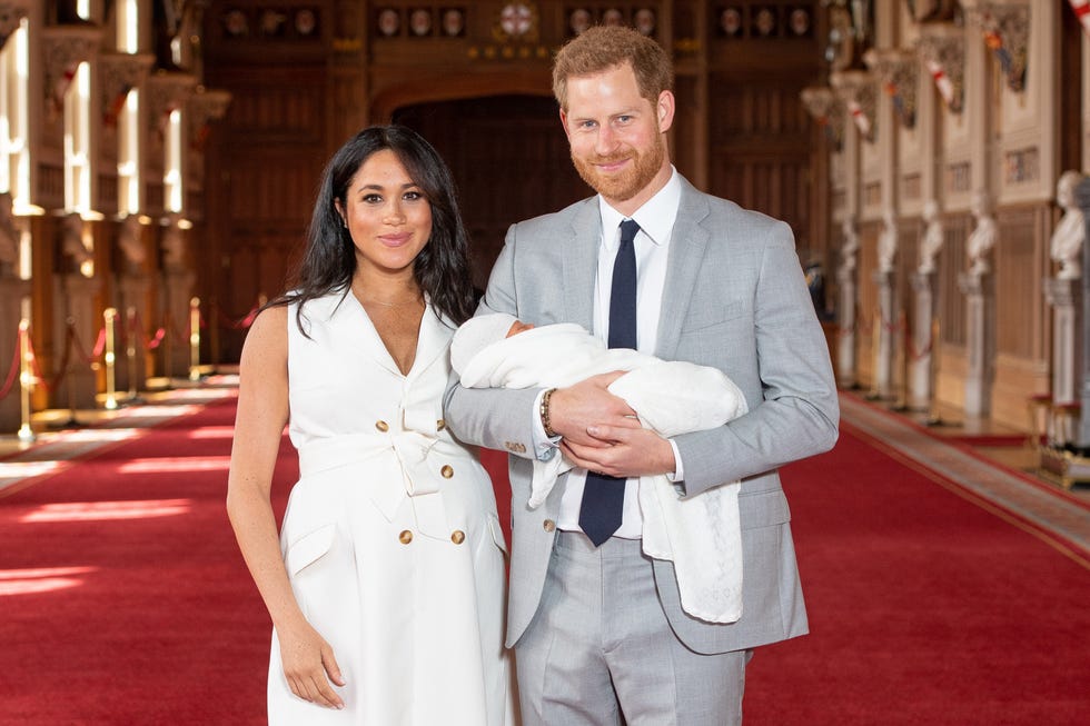 Harry de Inglaterra y Meghan Markle con su hijo Archie