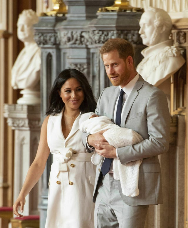 Harry y Meghan con Archie en su presentación oficial