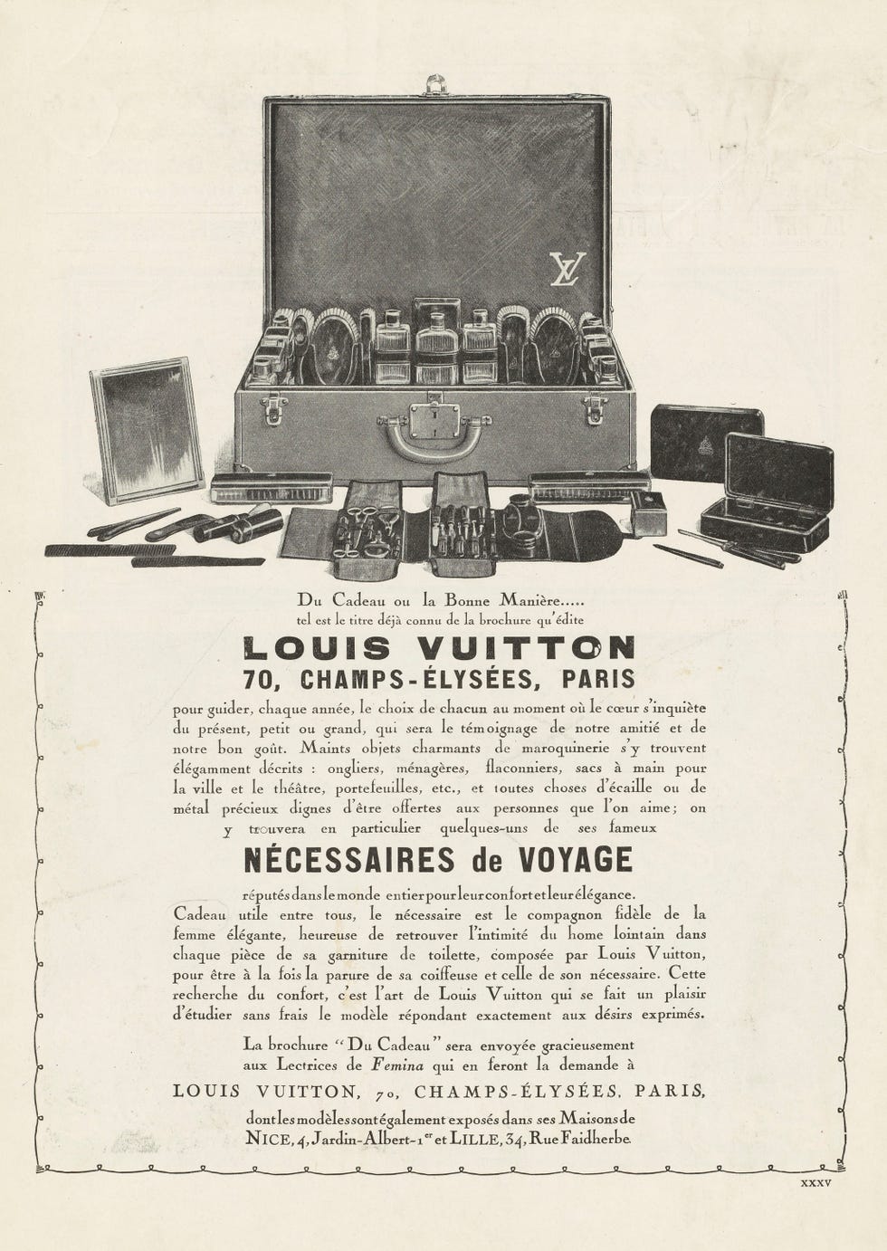  du cadeau ou la bonne maniere... : insertion publicitaire parue dans femina en novembre 1922. cette publicite presente un necessaire de voyage ou porte habit garni repute dans le monde entier pour son confort et son elegance .