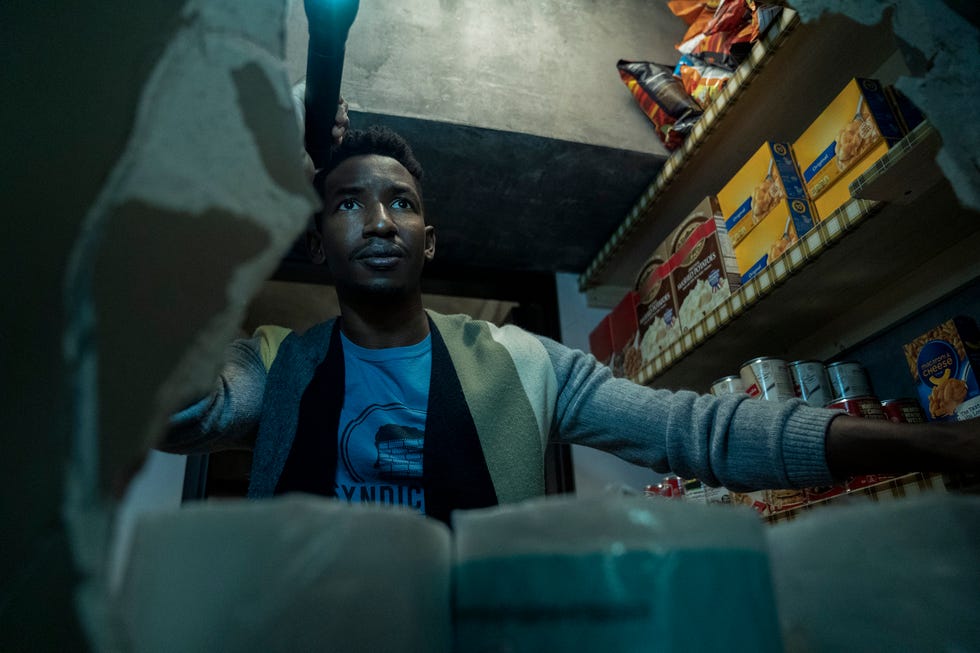 archive 81 mamoudou athie as dan turner in episode 102 of archive 81 cr quantrell d colbert netflix 2021