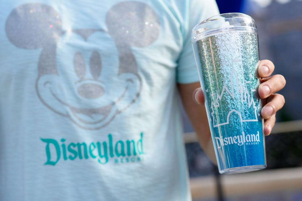 Water, Product, Drink, Hand, Drinkware, Water bottle, Drinking water, Bottled water, 
