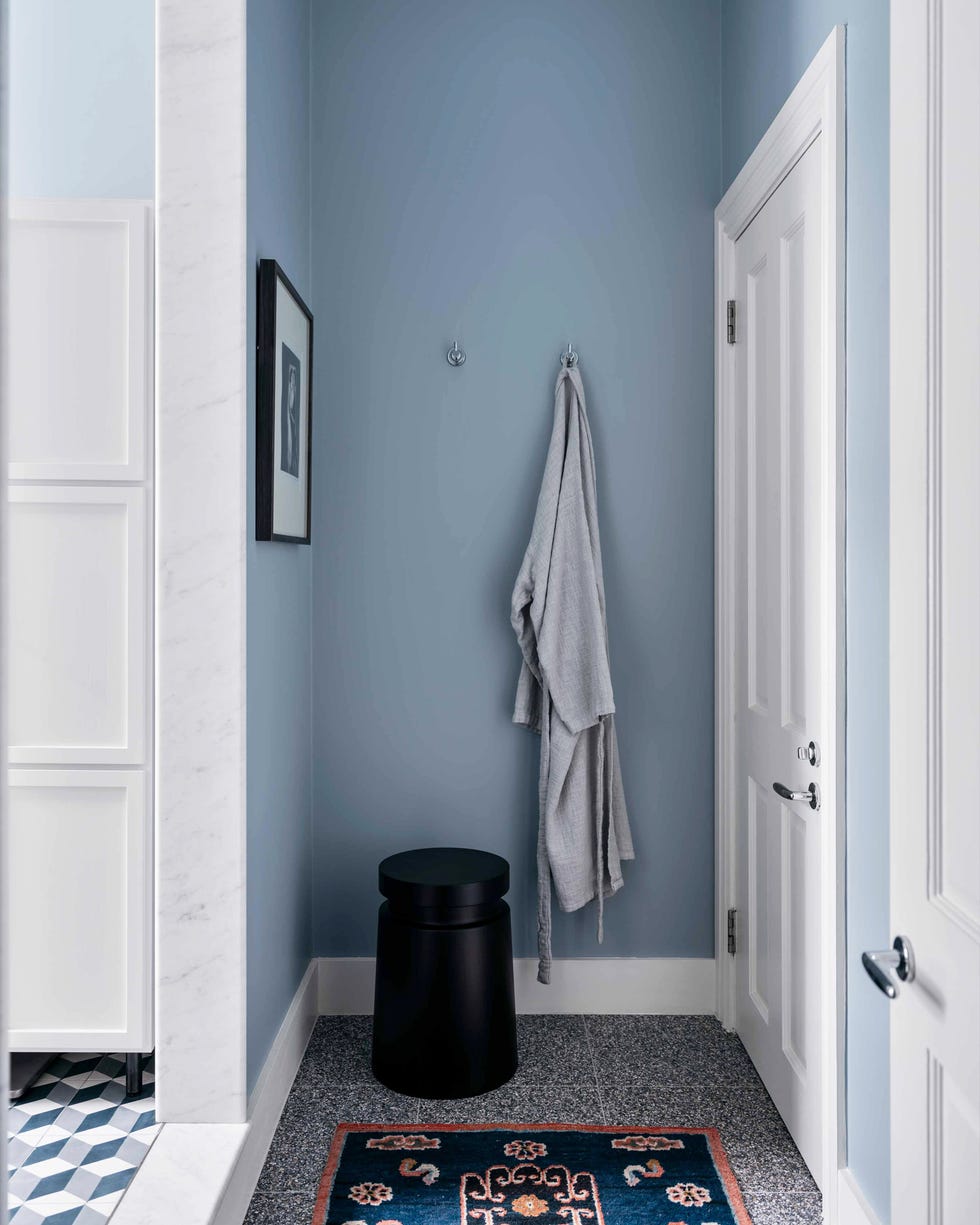 Small Bathroom Decorating On A Budget - Petticoat Junktion