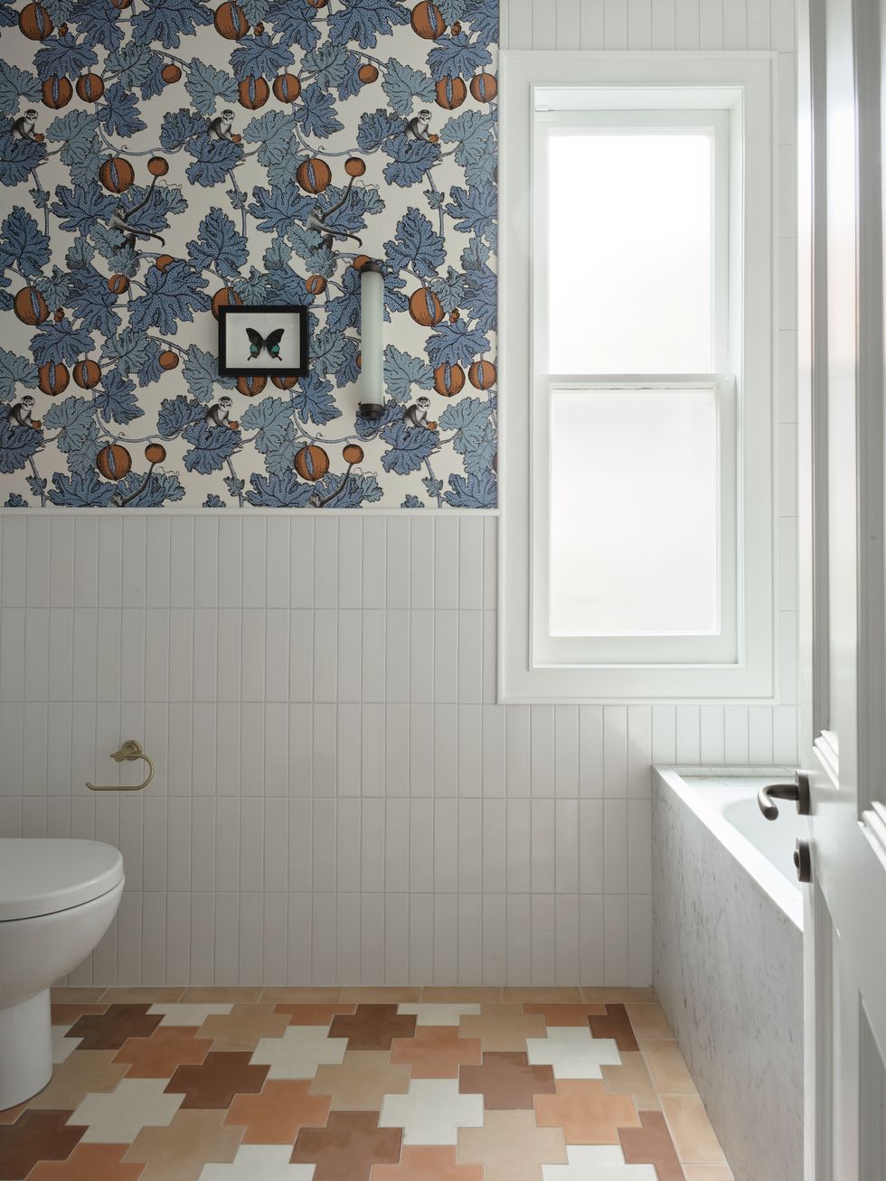 graphic bathroom floor using popham design by arent pyke