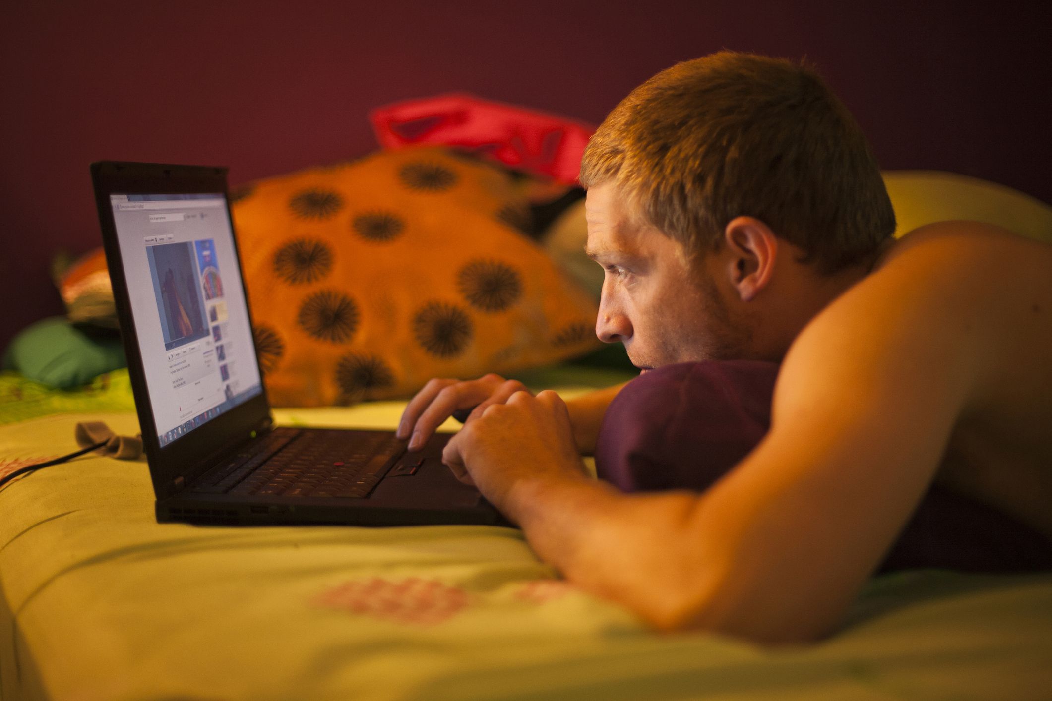 6 Easy Ways to Stop Watching Porn, According to Sex Experts photo
