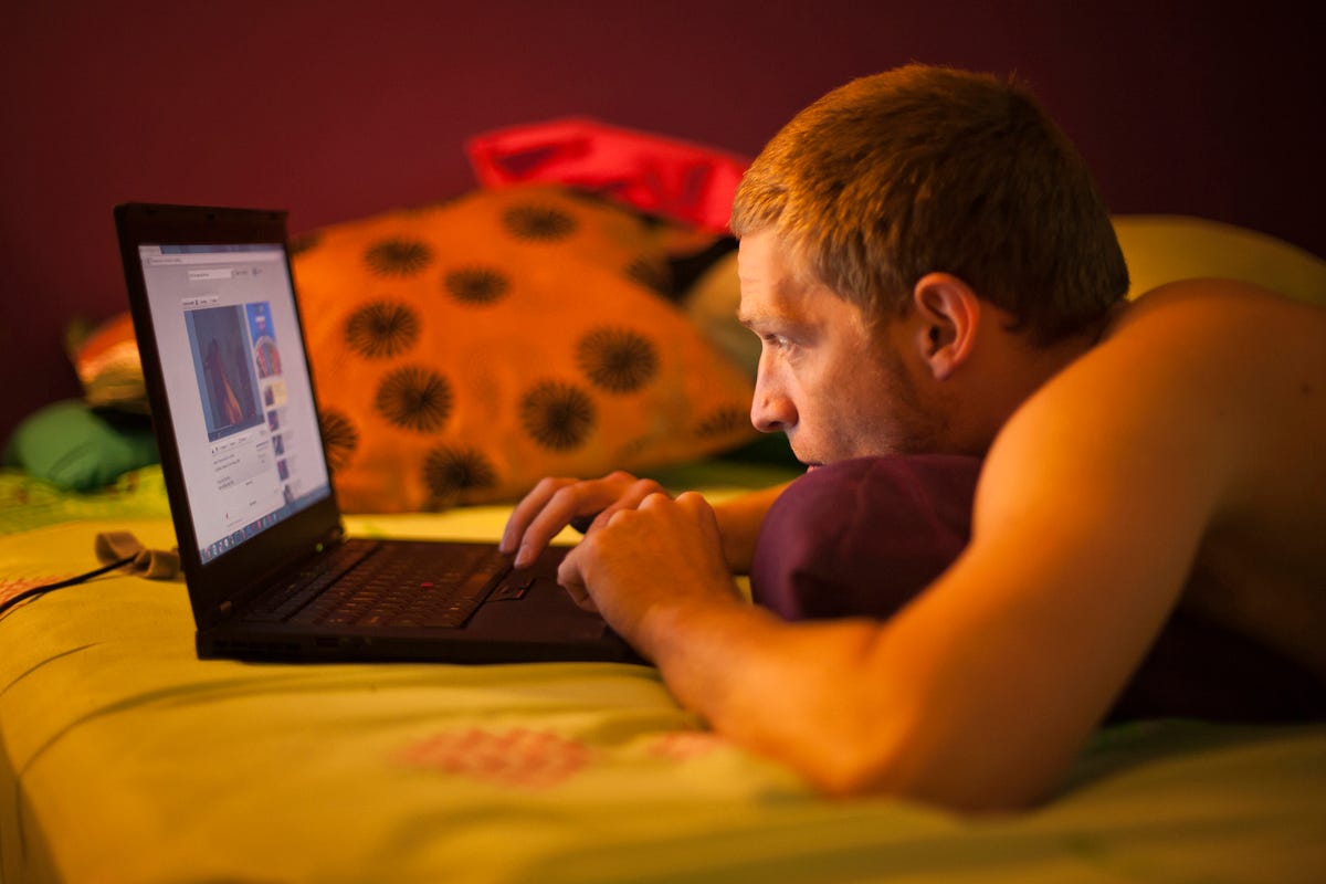 Women Watching Porn Online - 6 Easy Ways to Stop Watching Porn, According to Sex Experts