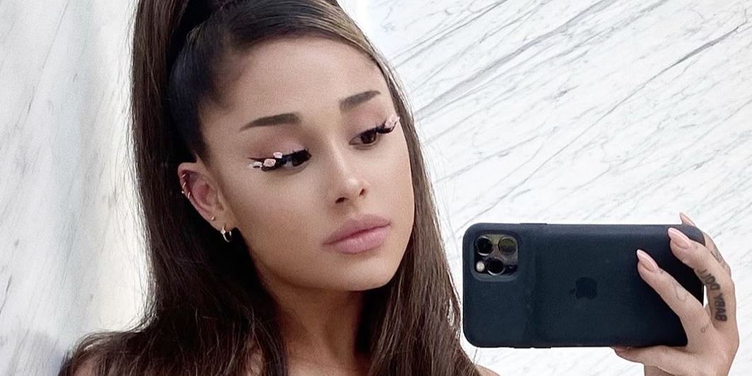 Kvittering Politik hydrogen Ariana Grande Wore a $40 Bra As a Shirt For Her 27th Birthday