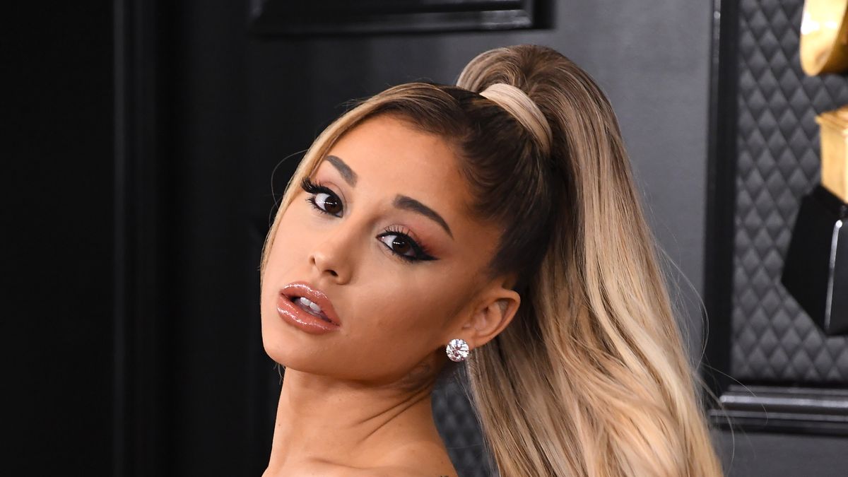 Ariana Grande Hj Porn Captions - Ariana Grande Is Giving Away $1 Million In Free Therapy