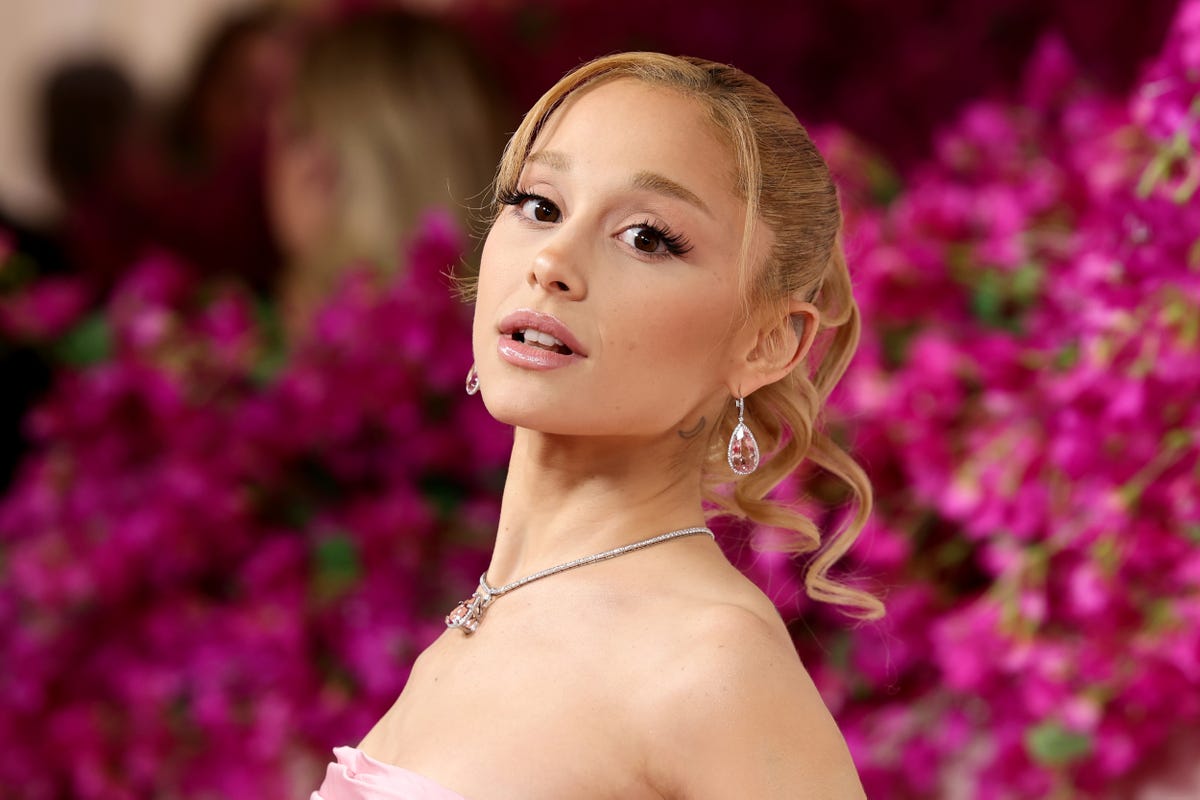 Ariana Grande Wears Giant Pink Dress at the 2024 Oscars