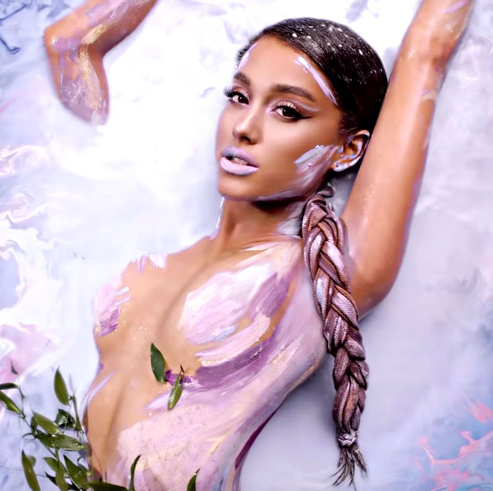 Arianna Grande Porn - What It Was Like Body Painting Ariana Grande â€” Artist Alexa Meade Talks  About \