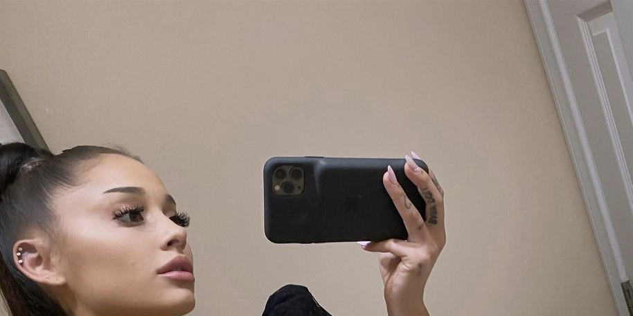 Ariana Grande's Gold Glitter Versace Dress: See Her Glitzy Look On IG –  StyleCaster