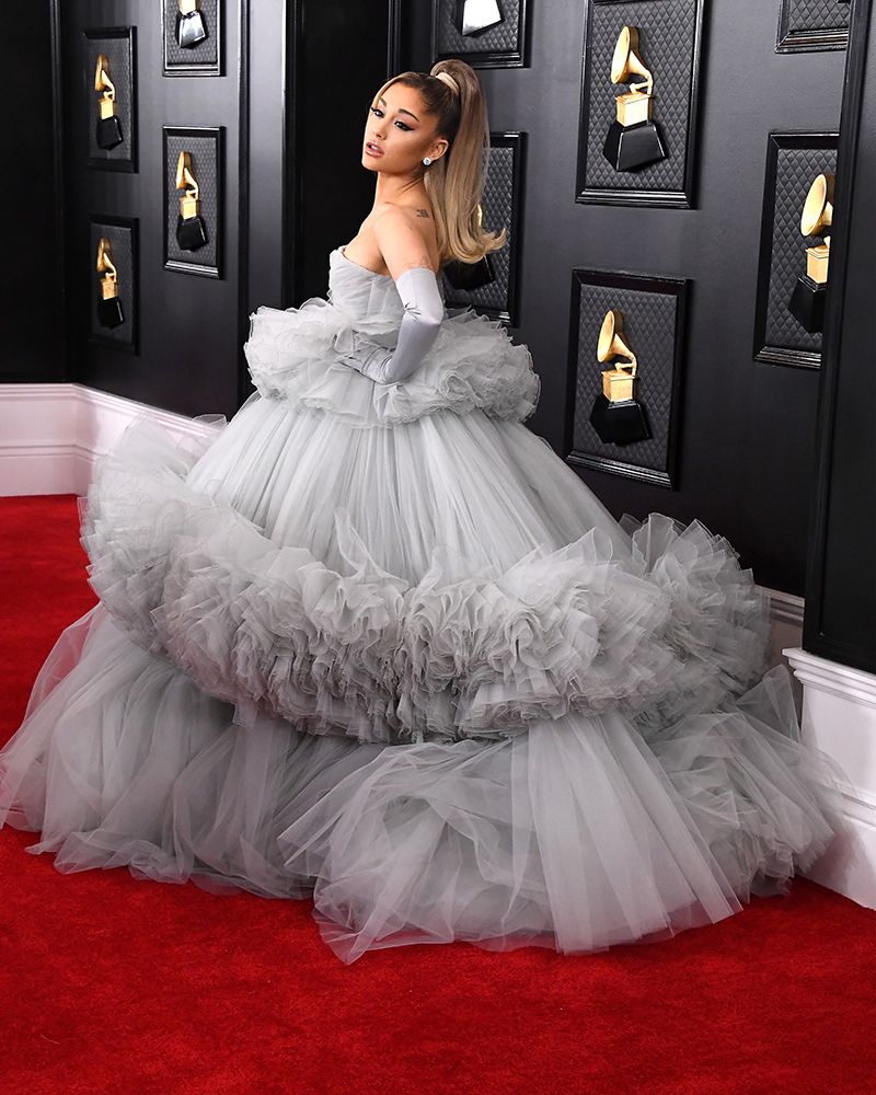 Ariana Grande in Versace - opfavestyles on twitter  Grammy dresses, Ariana  grande style, Ariana grande grammys