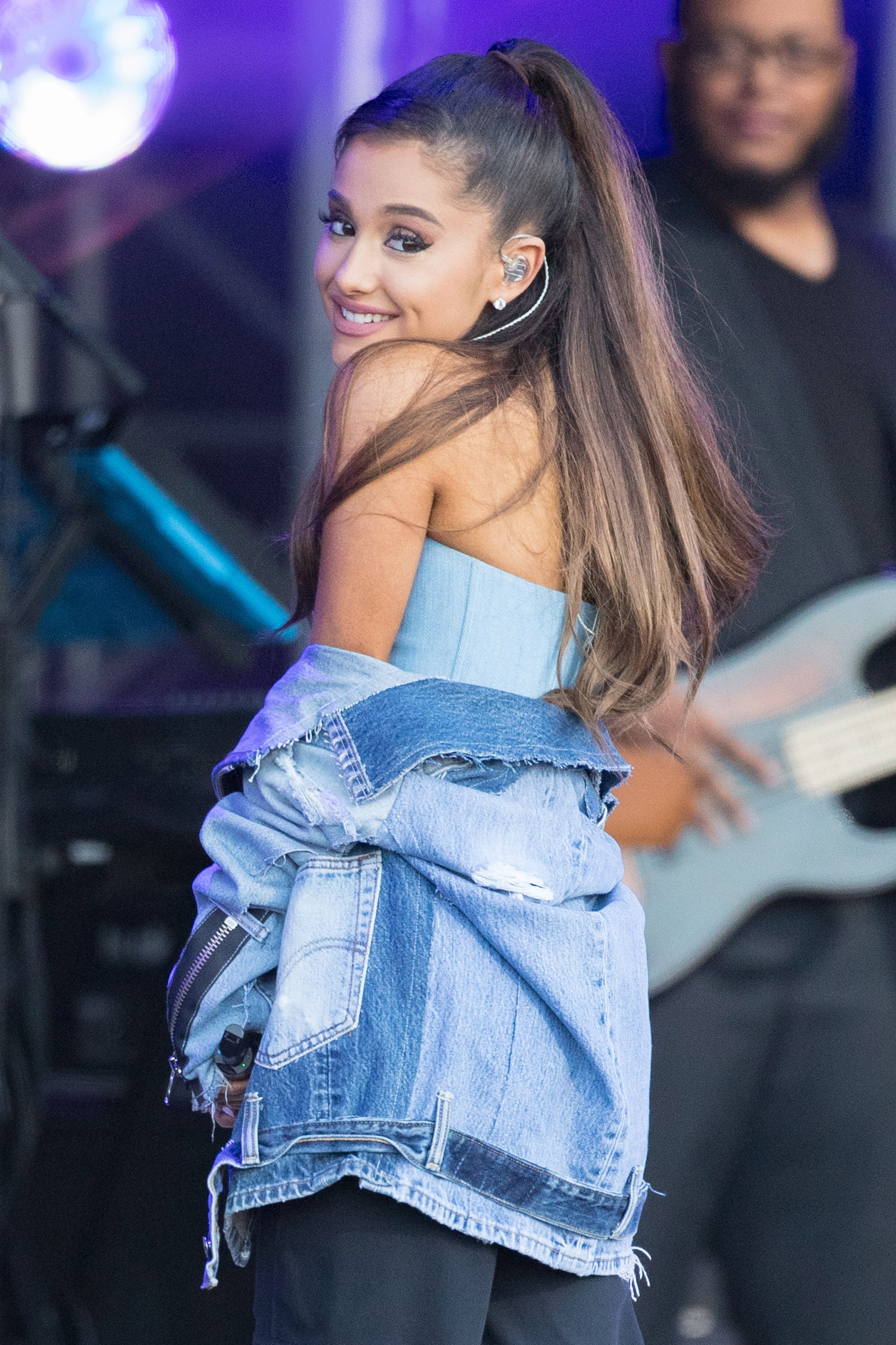 Ariana Grande's Hair Evolution: From Her Ponytail to Her Natural Curls - E!  Online
