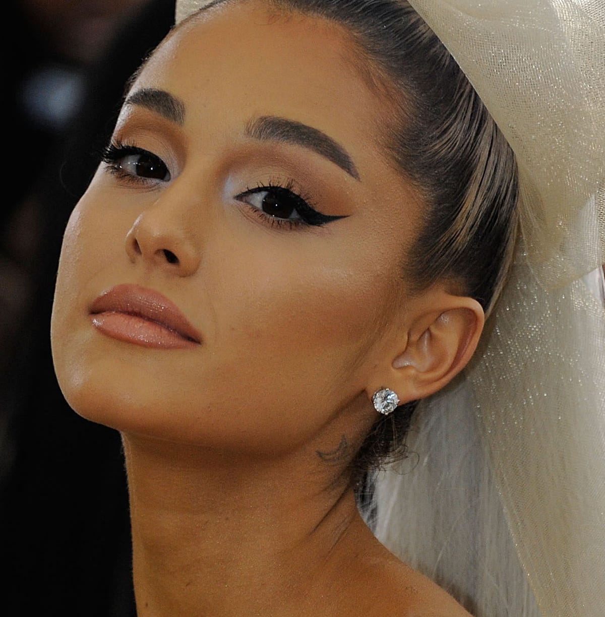 La linea beauty di Ariana Grande arriva finalmente in Italia