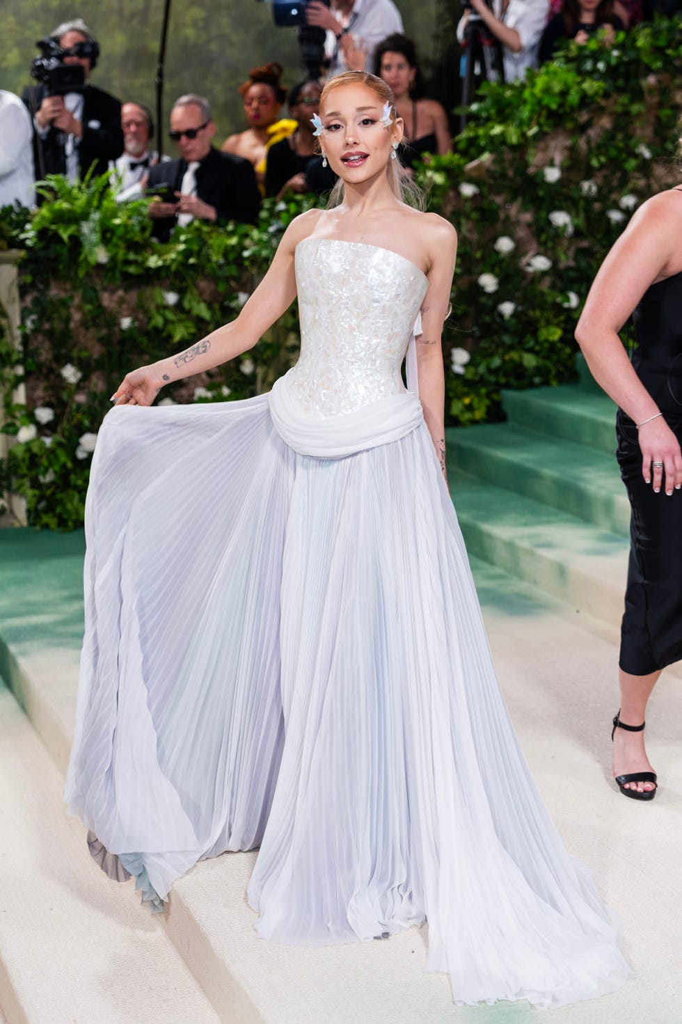 new york, new york may 06 ariana grande attends the 2024 met gala celebrating sleeping beauties reawakening fashion at the metropolitan museum of art on may 06, 2024 in new york city photo by gothamgetty images