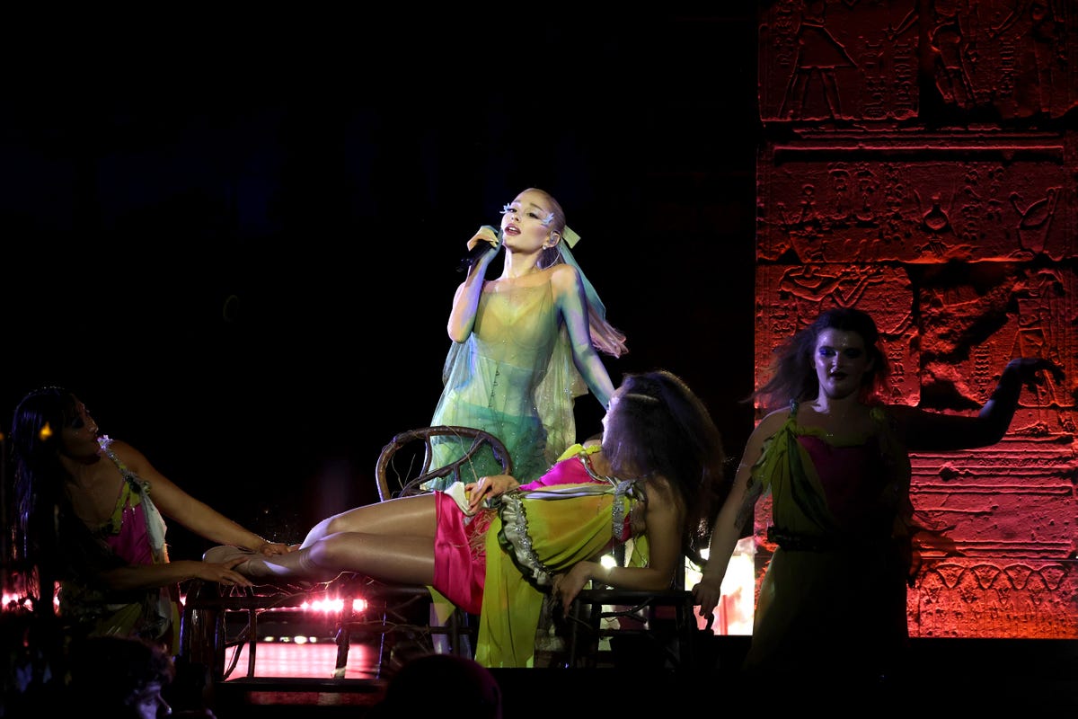 アリアナ・グランデ、METガラでパフォーマンス 「yes, and?」も初披露, 画像サイズ:1200x600