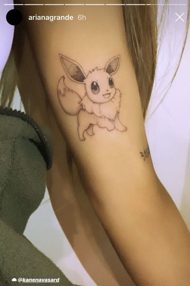 ariana grande tatuaje pokemon
