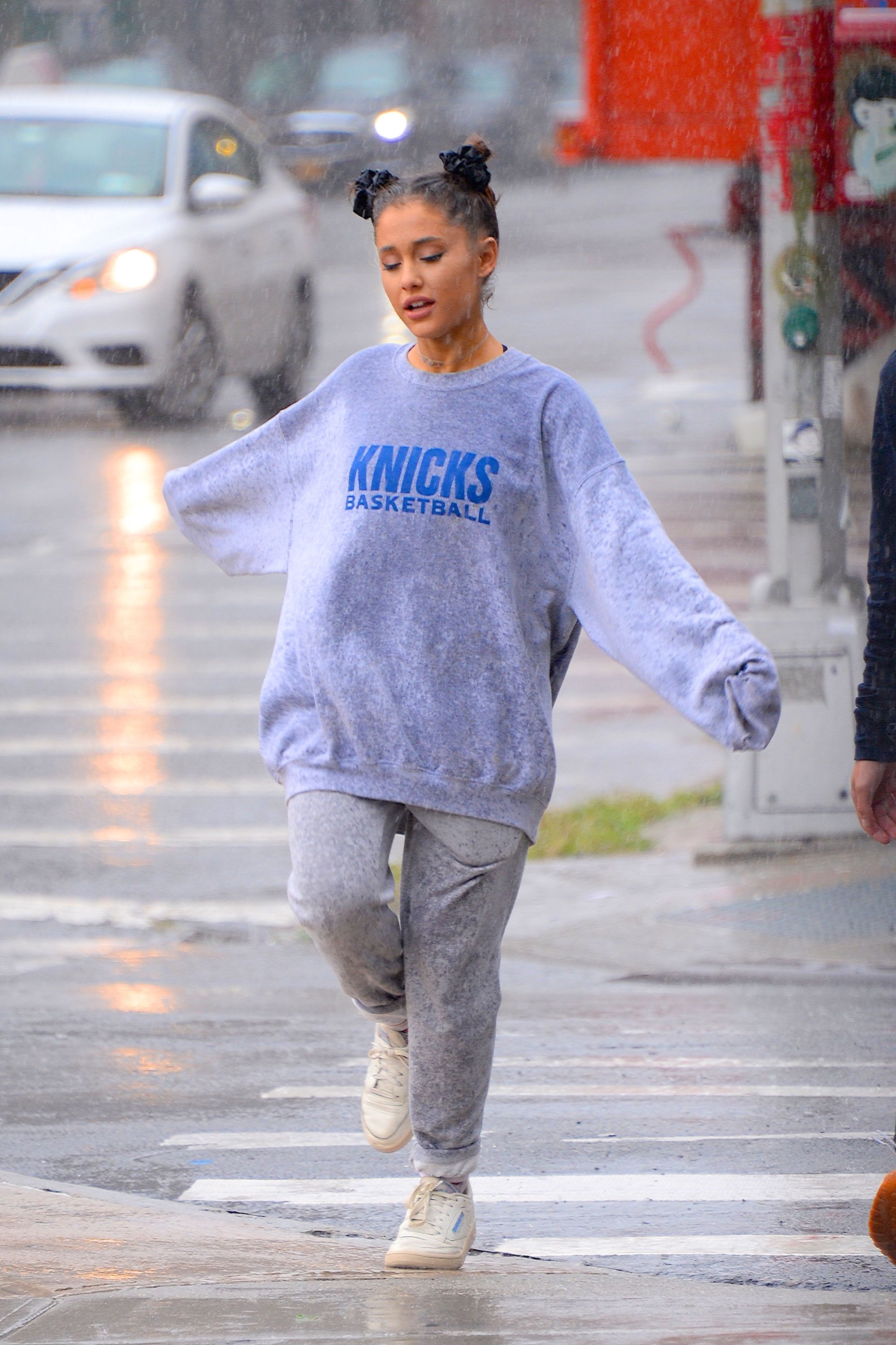 Ariana grande shop hoodie look