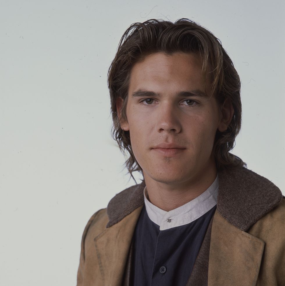 arizona 1989: josh brolin promotional photo for the abc western tv series 'the young riders'. (photo by bob d'amico /american broadcasting companies via getty images)