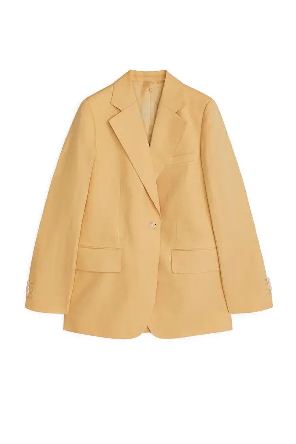 Rosie Huntington-Whiteley's beige blazer is Insta-famous