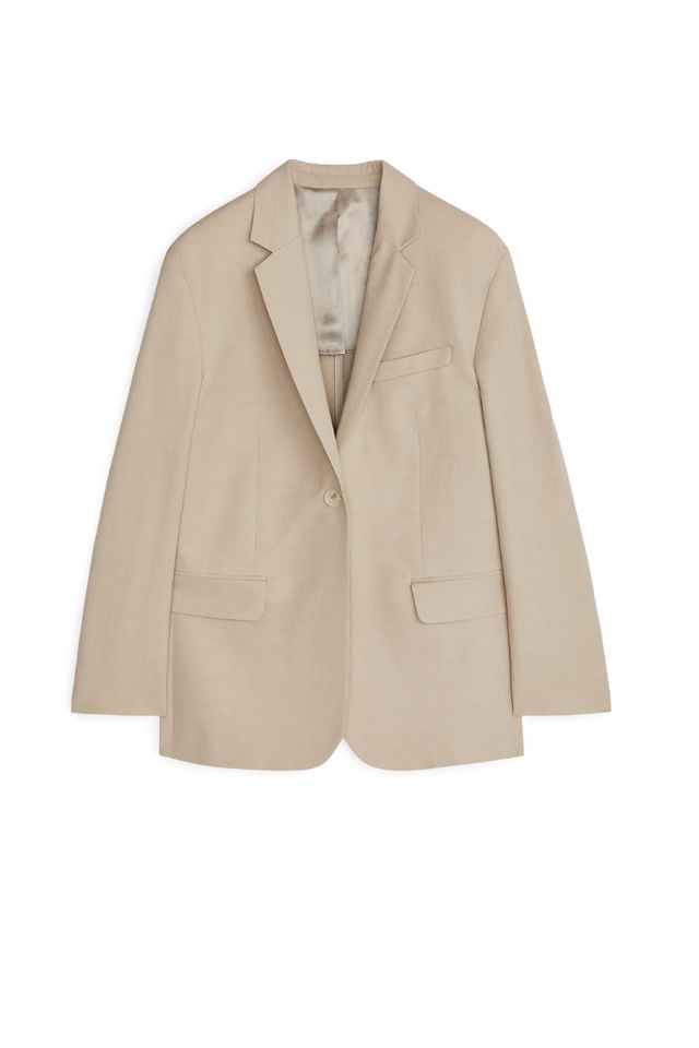 Rosie Huntington-Whiteley's beige blazer is Insta-famous