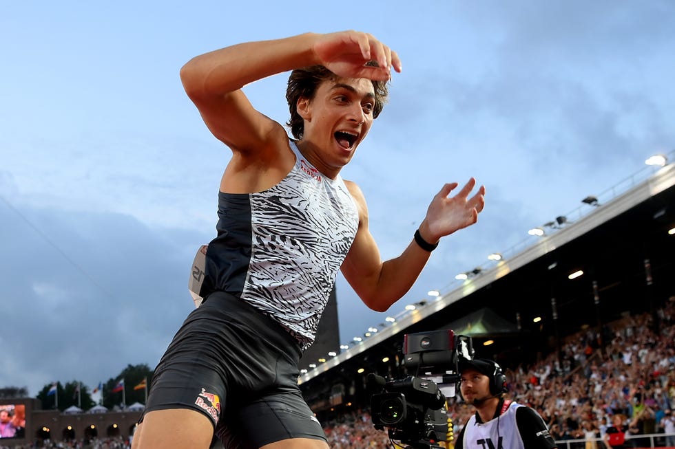 armand duplantis logra la mejor marca histórica al aire libre en salto con pértiga