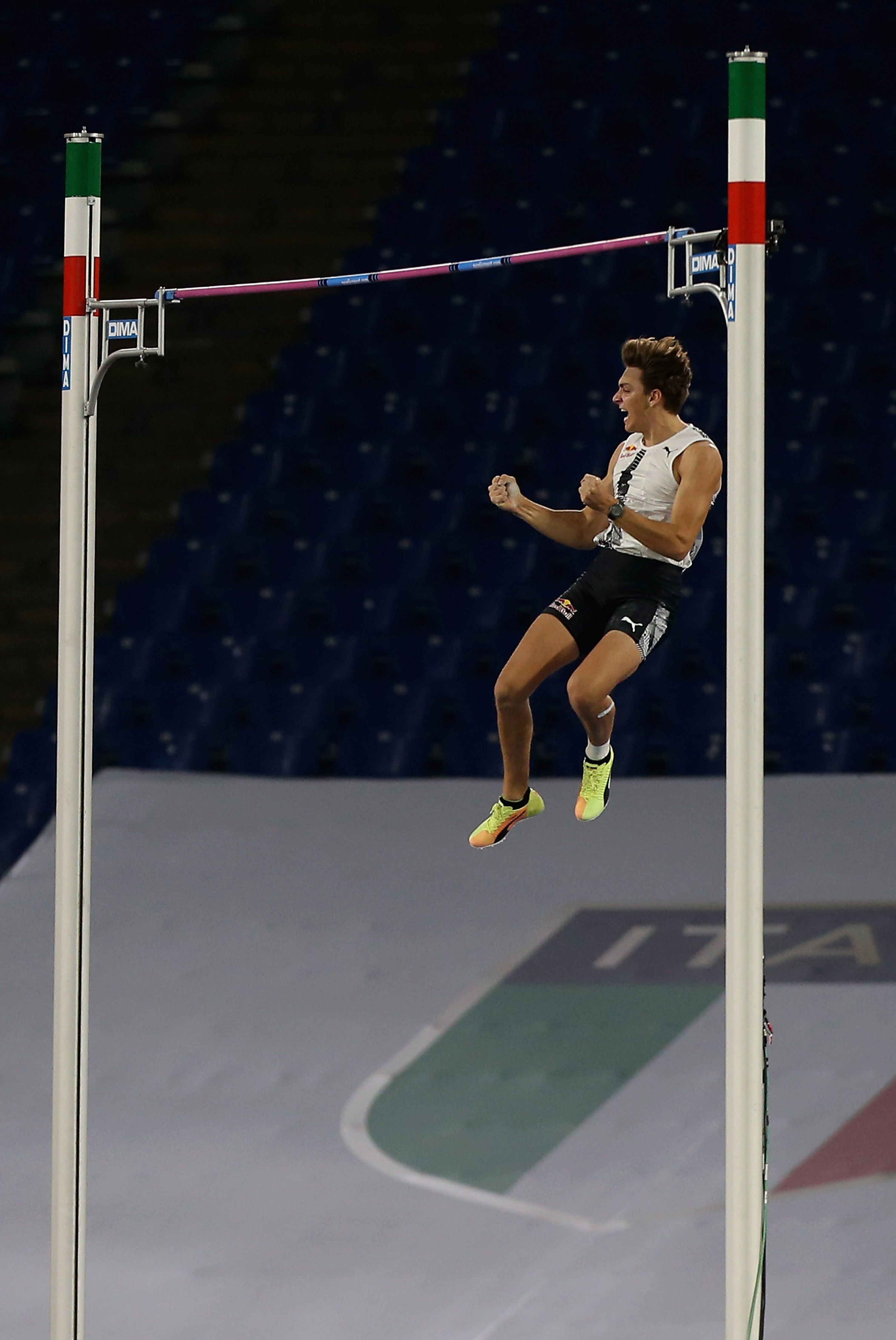 Mondo Duplantis World Record - 20-Year-Old Sets New Pole Vault