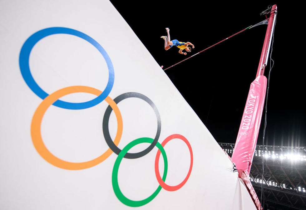 sweden’s mondo duplantis competes in the men's pole vault final at the tokyo 2020 olympic games