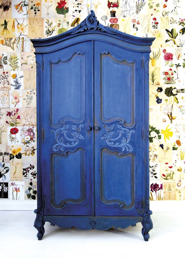Armario azul restaurado con pintura a la tiza
