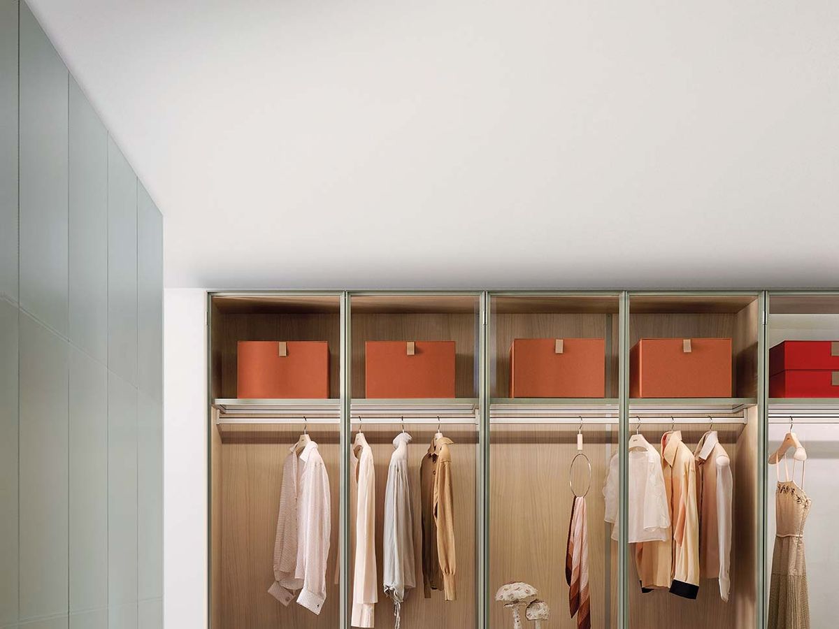 Tres maneras de iluminar el interior de tu armario sin instalación eléctrica