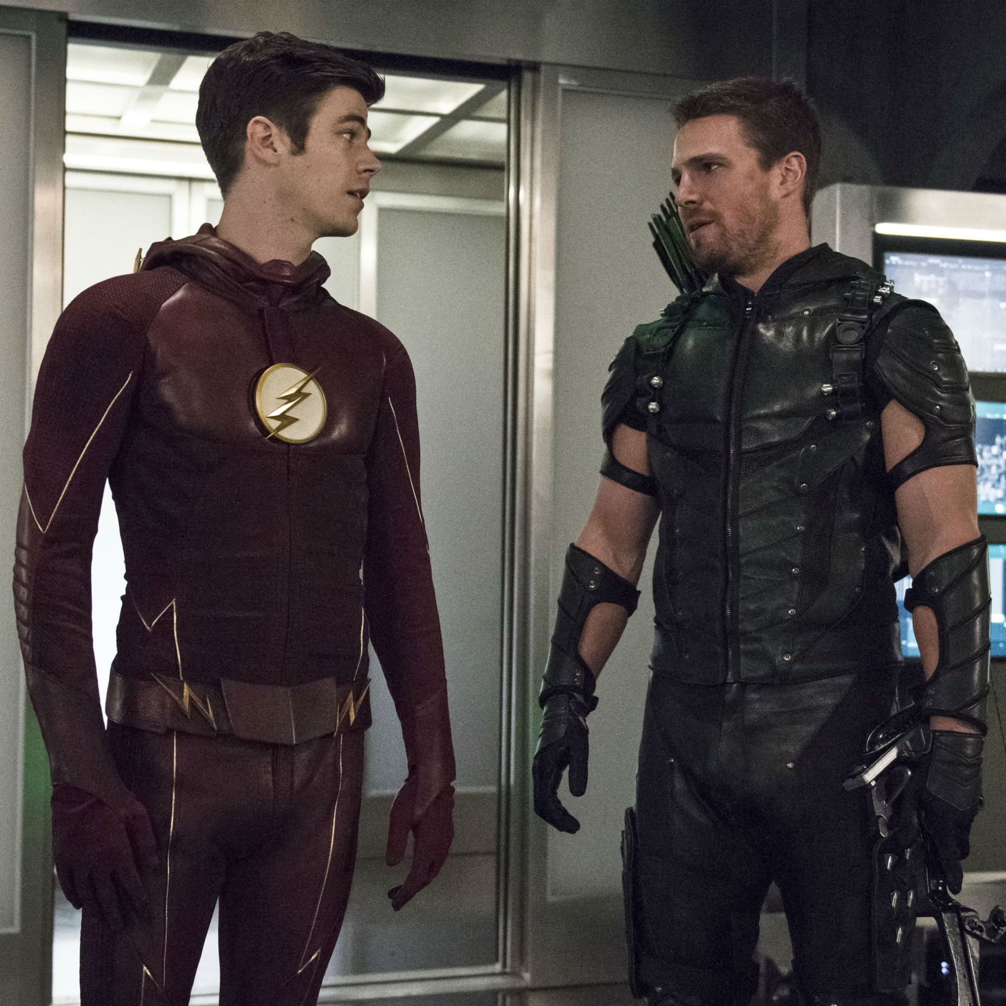 Arrowverse Heroes Reunite In New Photos From DC's Legends of Tomorrow  Special Episode