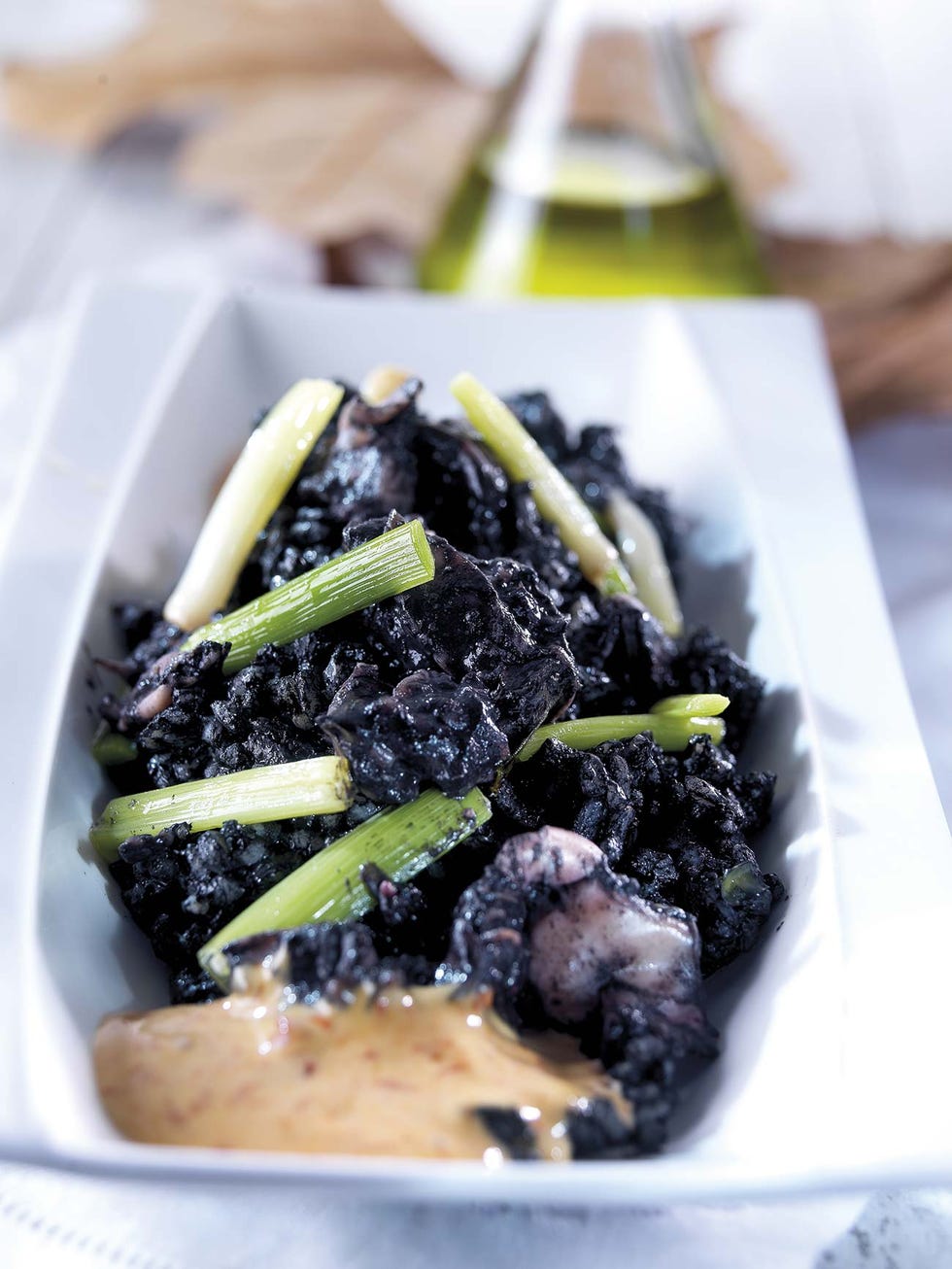 arroz negro con sepia y ajetes