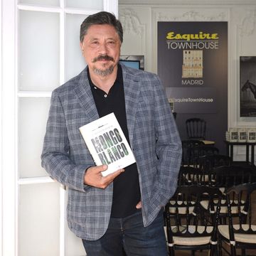 El actor Carlos Bardem ha presentado su nuevo libro, 'Mongo Blanco', y ha asegurado que tiene posibilidades de convertirse en una serie. 