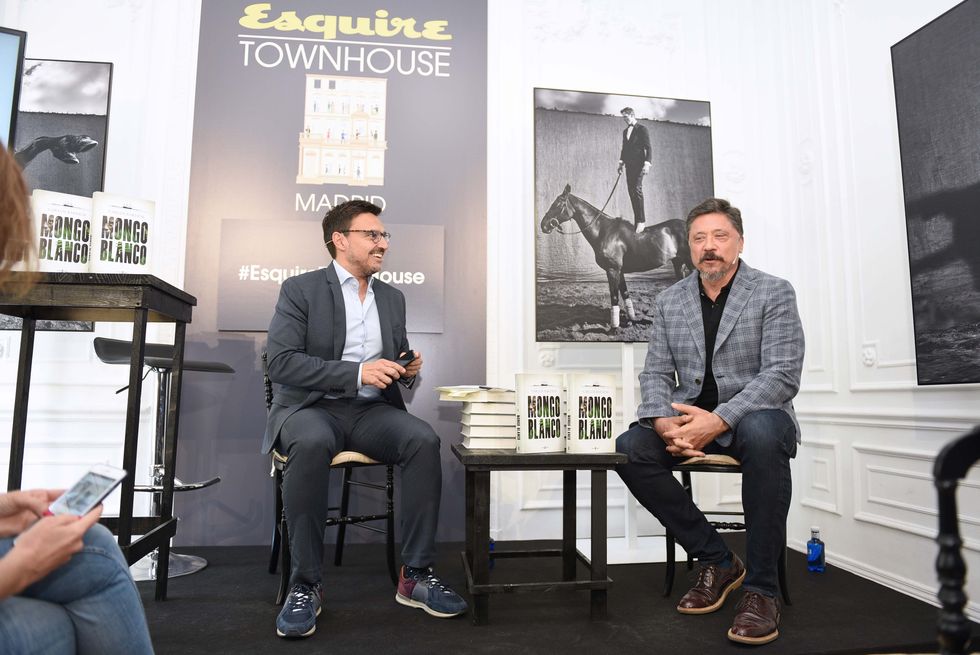 Carlos Bardem nos habla de 'Mongo Blanco', su nuevo libro que espera convertir en serie pronto. 