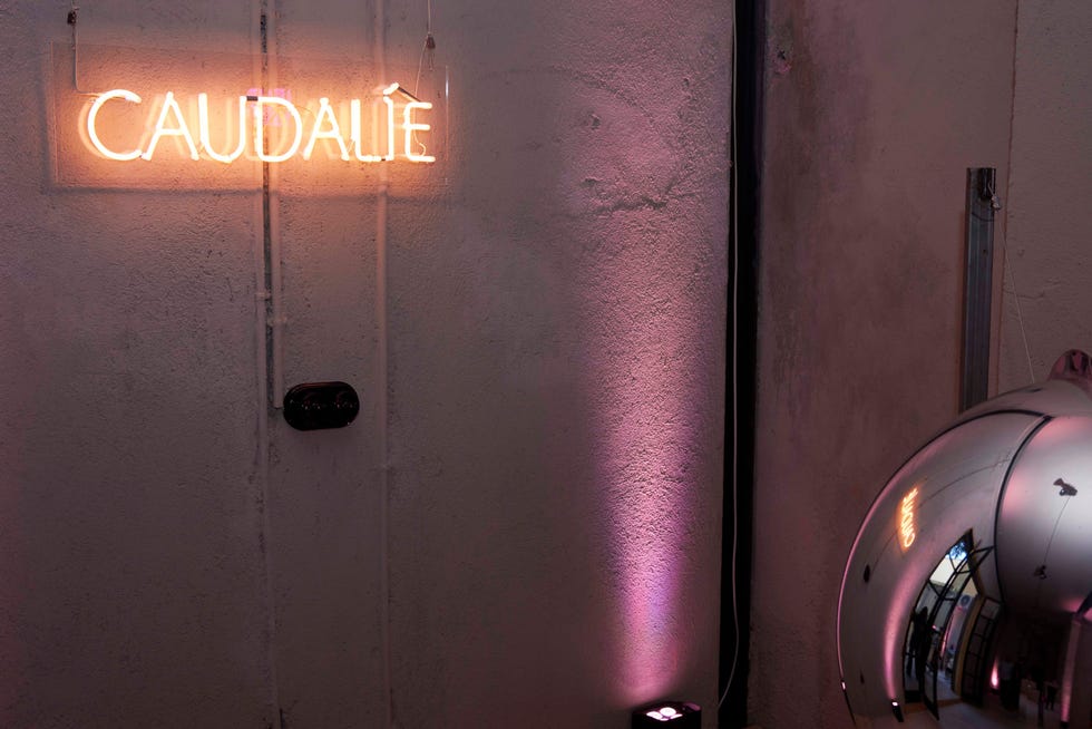 la fiesta de harpers bazaar y caudalie