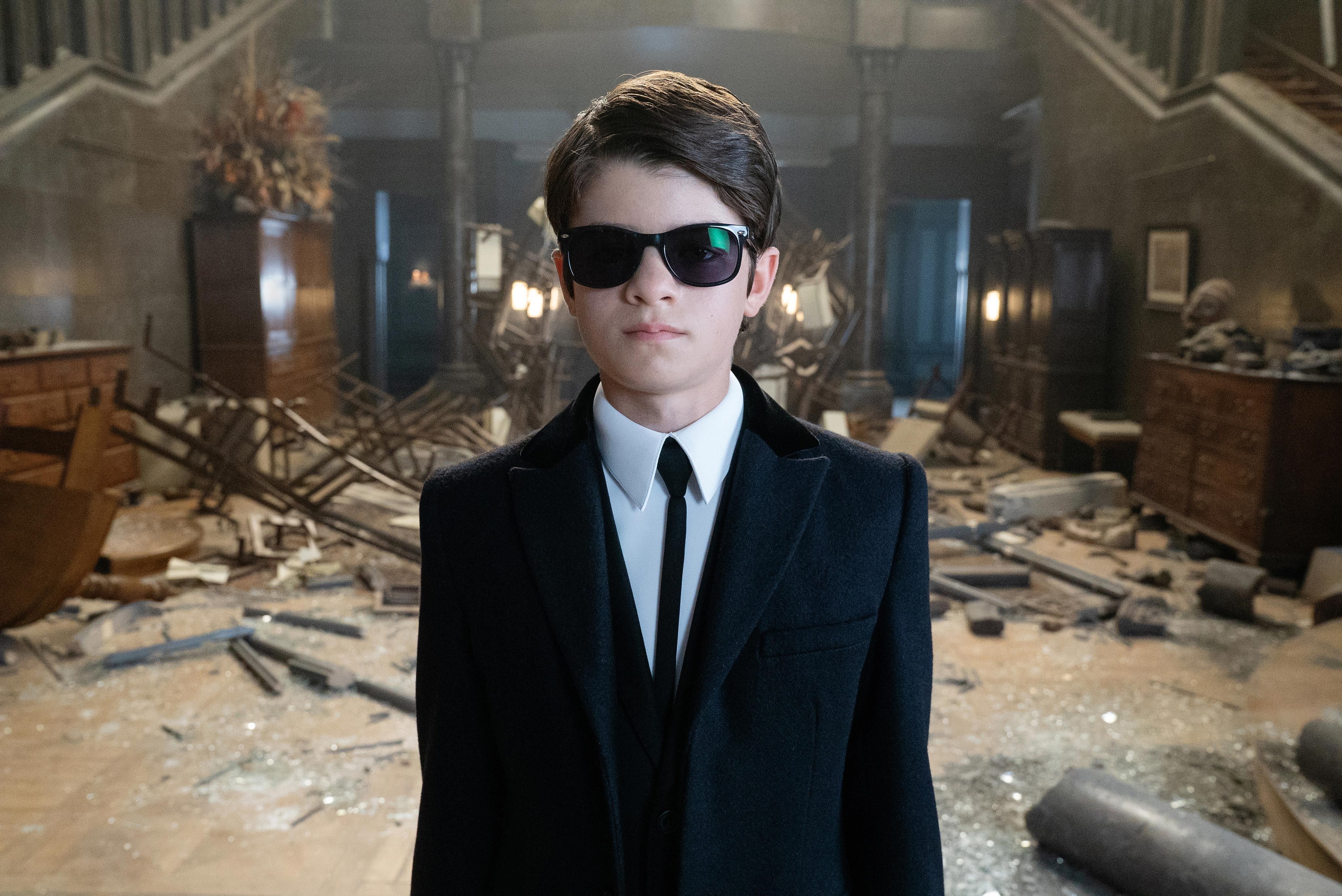 Artemis Fowl  Nova foto mostra Judi Dench como Comandante Root - NerdBunker