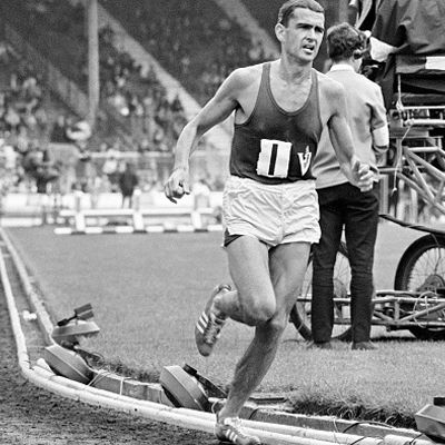 Ron Clarke, First to Break 28:00 for 10K, Dies at 78 | Runner's World