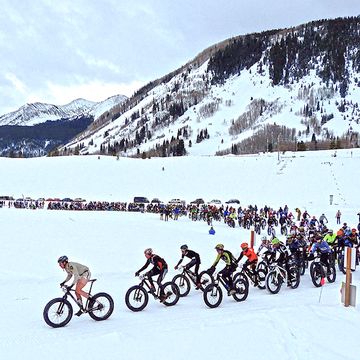 Lt. Jim Dangle from Reno 911 leading out the elite race at the Fat Bike World Championships